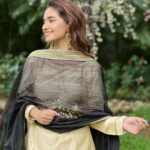 Anushka Sen Instagram – Haan yeh meri aankhein raat raat bhar kare baate teri💜