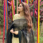 Anushka Sen Instagram - Haan yeh meri aankhein raat raat bhar kare baate teri💜