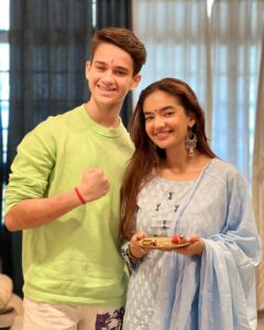 Anushka Sen Instagram - Happy Bhai Dooj to my lil brother 🥰 you are such a wonderful, honest ,sweet human being 🤍 I pray that you stay happy and healthy, may all your dreams come true 
- your sis ♾️ 
AS