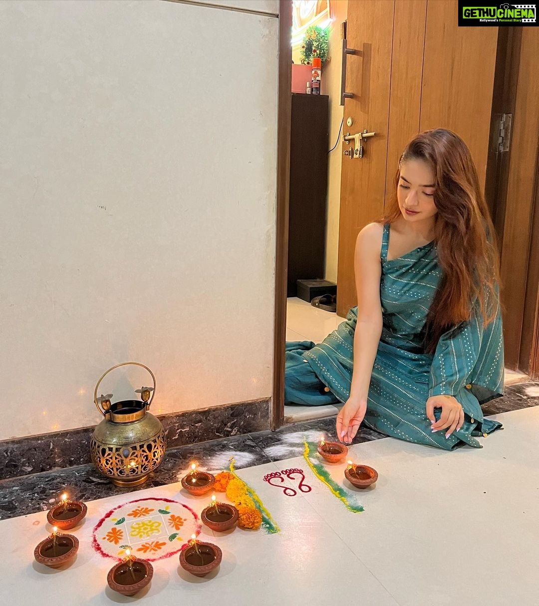 Anushka Sen Instagram - Wish you all a very Happy Diwali from Sen family β¨πͺπ§Ώπ€