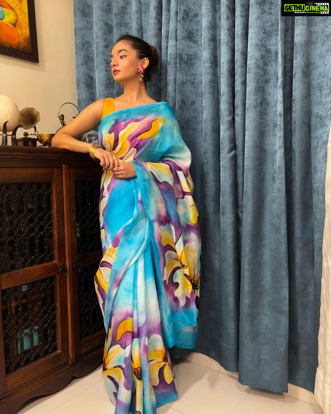 Anushka Sen Instagram - saree girl 😇✨🌻