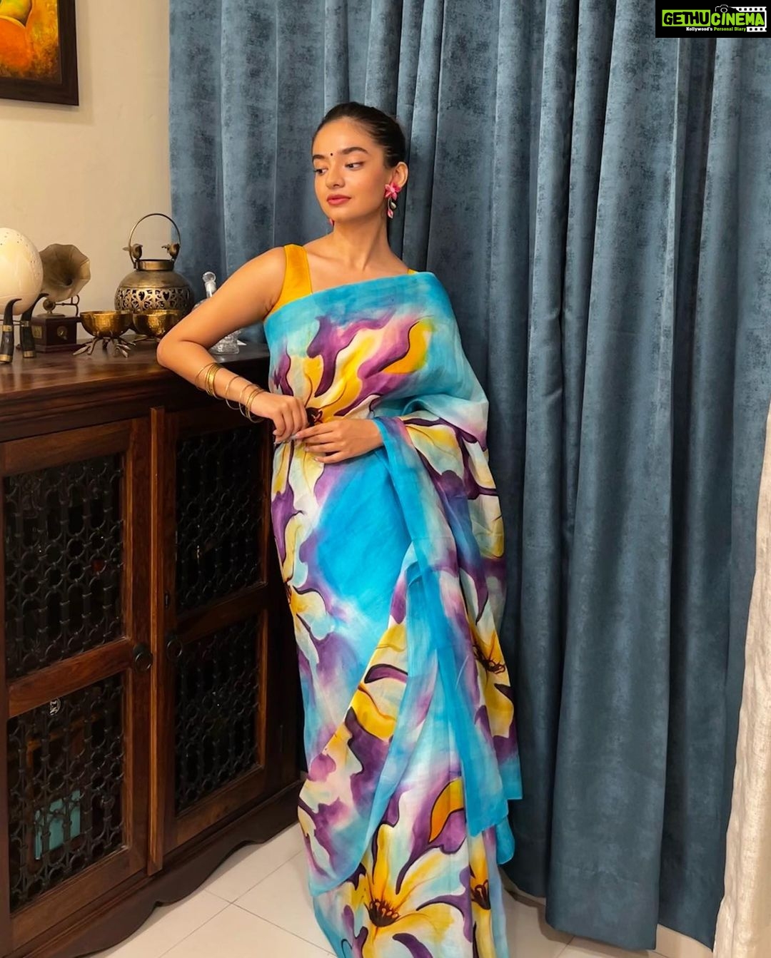 Anushka Sen Instagram - saree girl 😇✨🌻