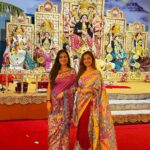 Anushka Sen Instagram – শরৎকালের রোদের ঝিলিক, শিউলি ফুলের গন্ধ। মা এসেছে ঘরে তাই, মনে এতো আনন্দ। হ্যাপি দুর্গা পূজা 🤍