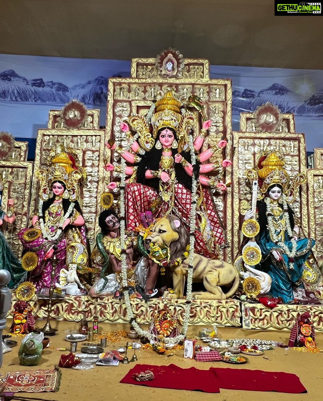 Anushka Sen Instagram - শরৎকালের রোদের ঝিলিক, শিউলি ফুলের গন্ধ। মা এসেছে ঘরে তাই, মনে এতো আনন্দ। হ্যাপি দুর্গা পূজা 🤍