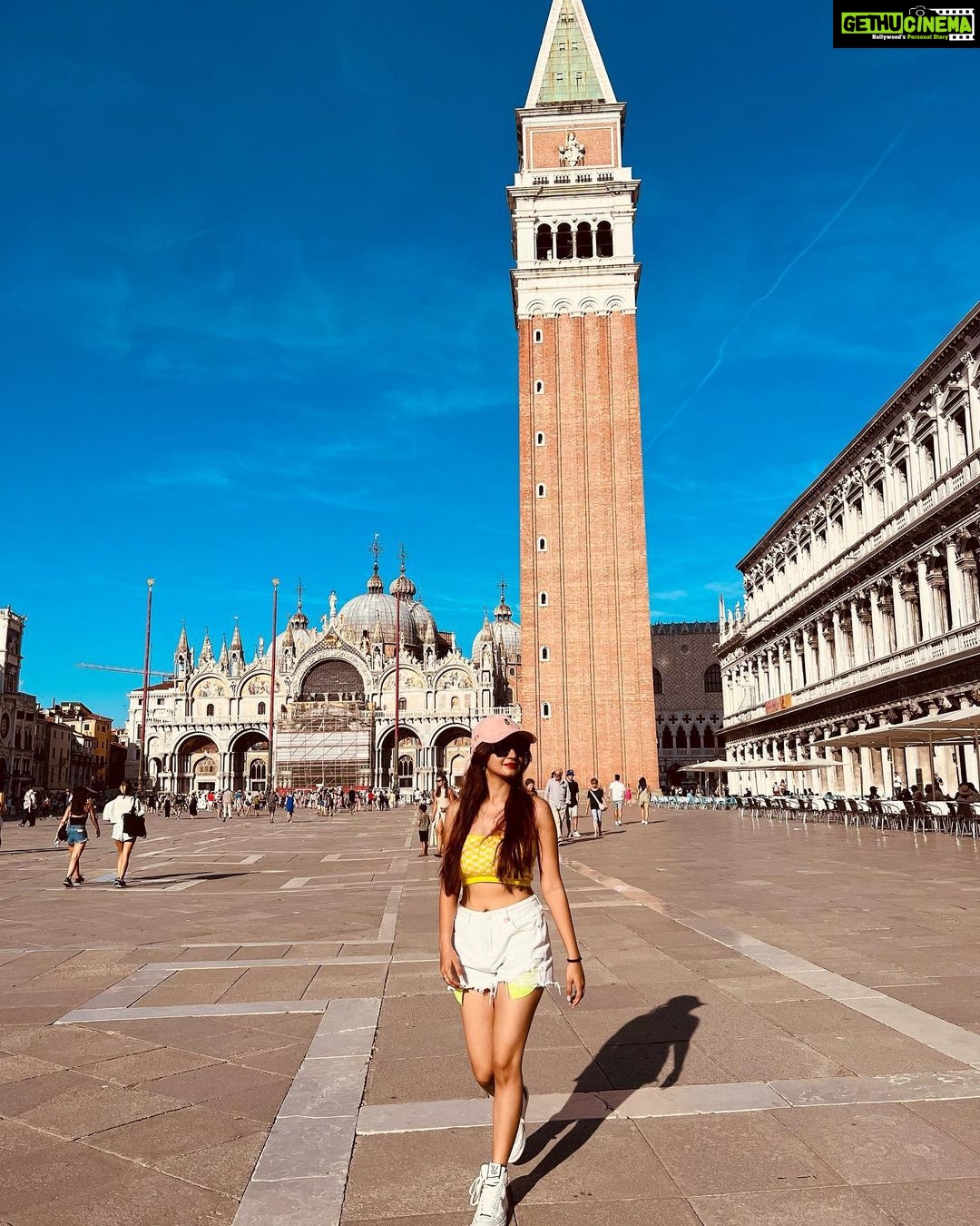 Anushka Sen Instagram - 🗺️ ✈️ Around The World
