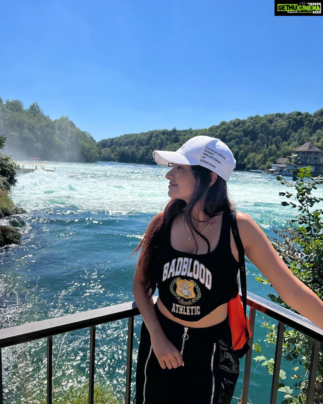Anushka Sen Instagram - 🗺️ ✈️ Around The World