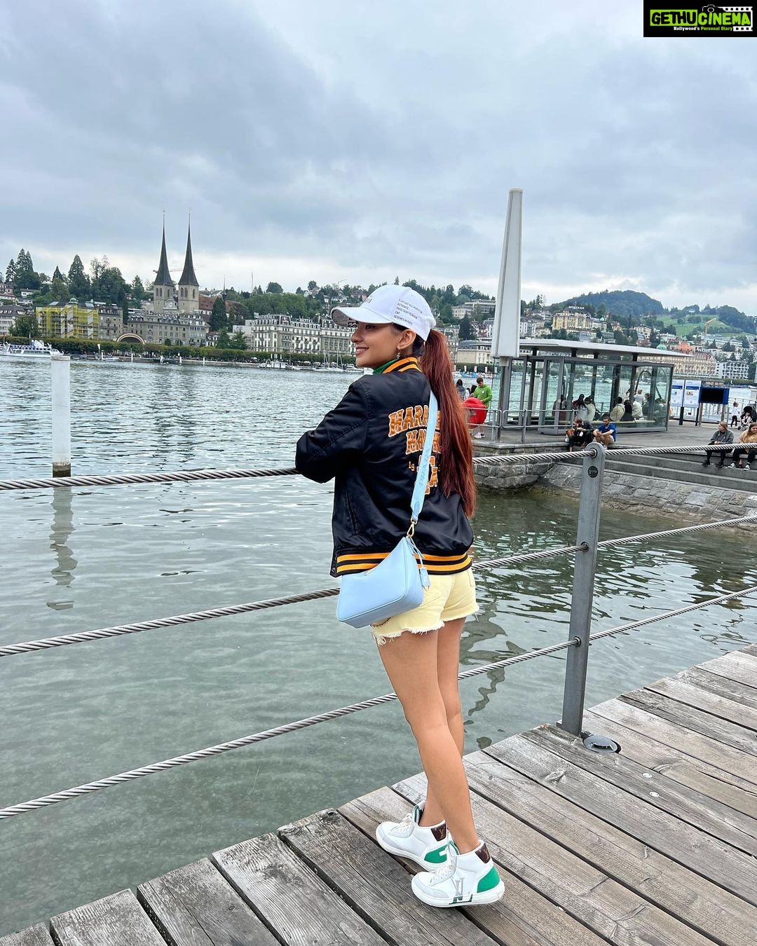 Anushka Sen Instagram - 🗺️ ✈️ Around The World