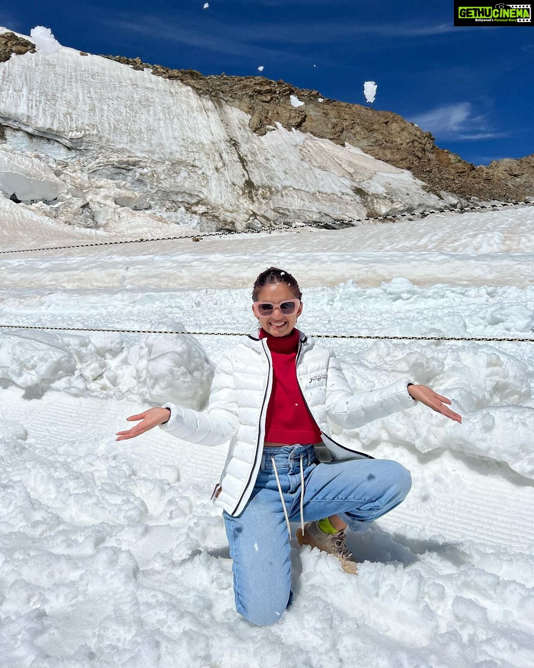 Anushka Sen Instagram - 🗺️ ✈️ Around The World