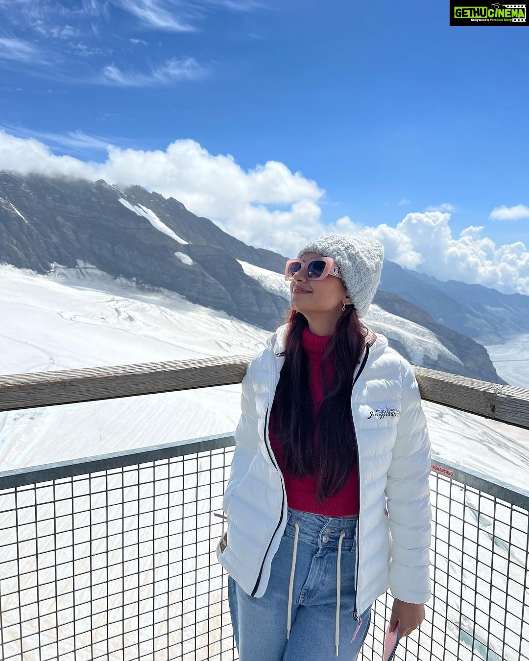 Anushka Sen Instagram - 🗺️ ✈️ Around The World