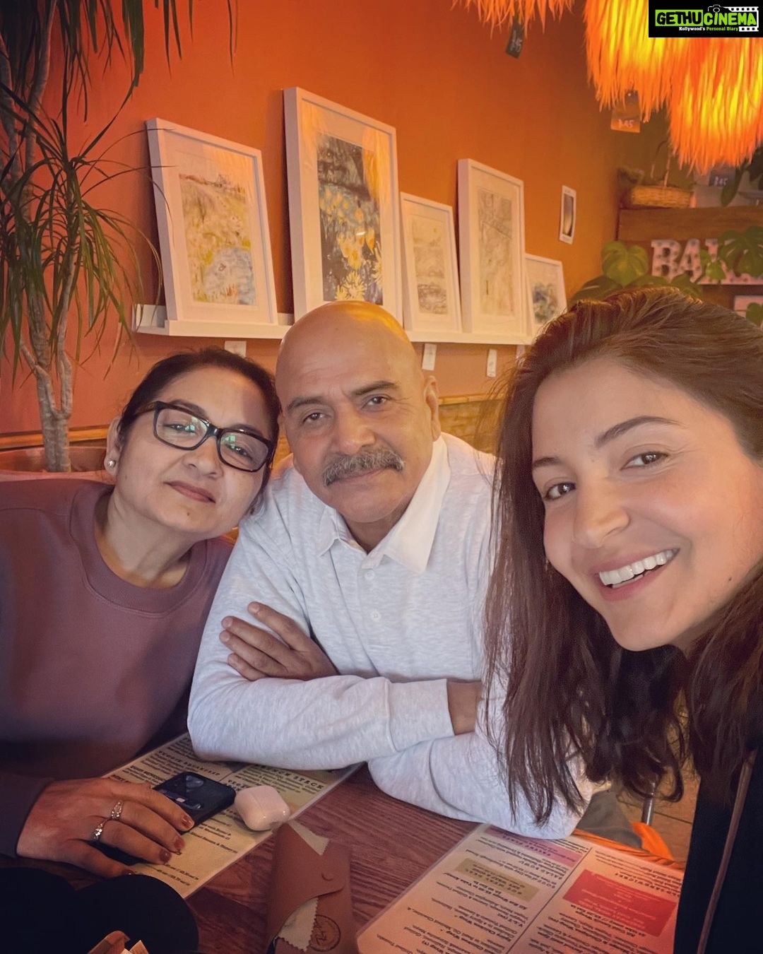 Anushka Sharma Instagram - Breakfast date with the parents ☕️🥯💕 Harrogate, North Yorkshire