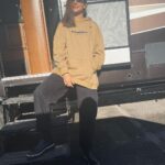 Anushka Sharma Instagram - Ek bhi photo acchi nahin lagi mujhe! Toh Maine socha hamesha acchi photo daalna hai yeh kissne kaha? Toh yeh hain Meri ok ok type photos jo main naa daalti lekin apni keemti saans inko kheechne main use kari hai toh post karna toh banta hai. Chalo ok bye 👋🫶