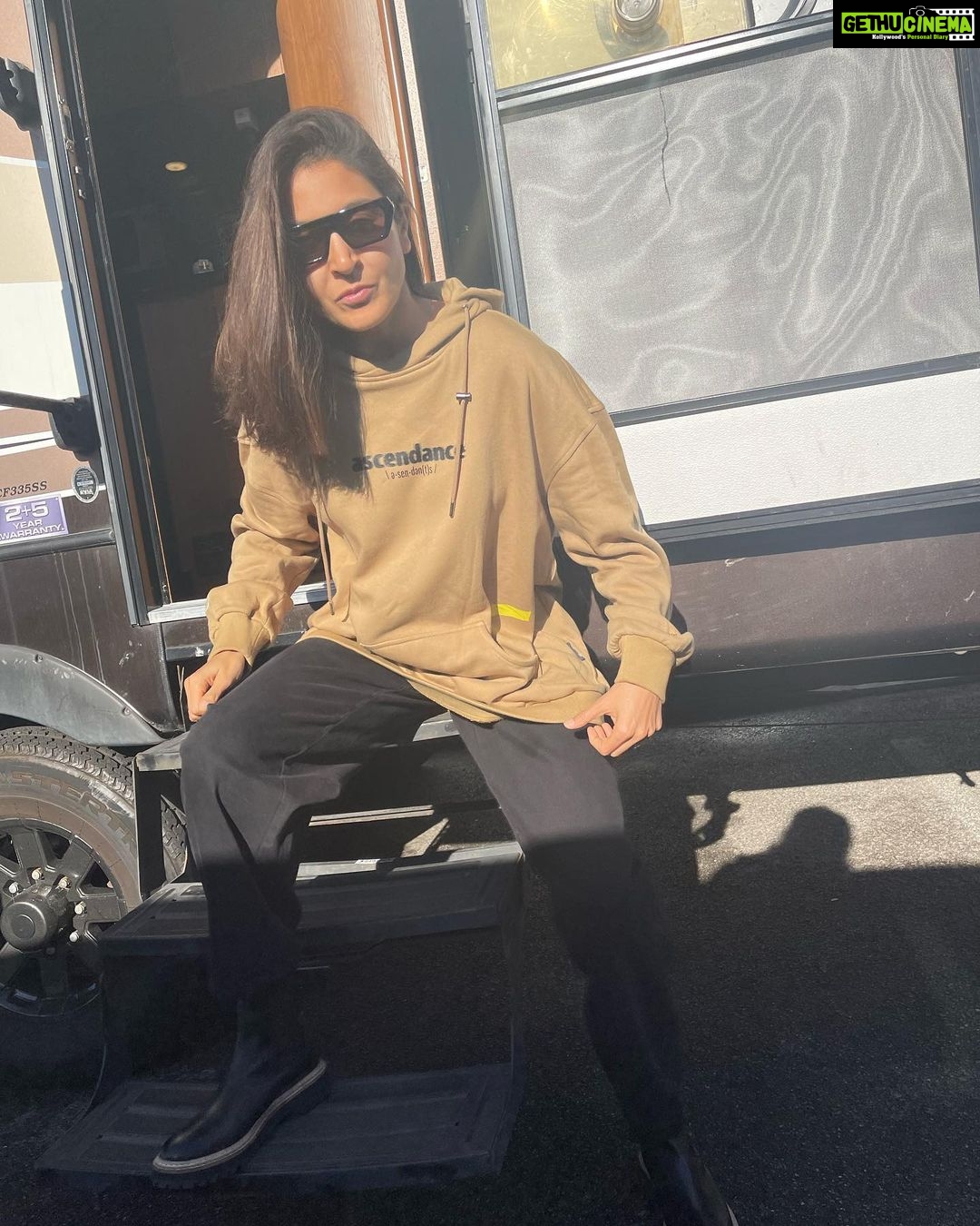 Anushka Sharma Instagram - Ek bhi photo acchi nahin lagi mujhe! Toh Maine socha hamesha acchi photo daalna hai yeh kissne kaha? Toh yeh hain Meri ok ok type photos jo main naa daalti lekin apni keemti saans inko kheechne main use kari hai toh post karna toh banta hai. Chalo ok bye 👋🫶