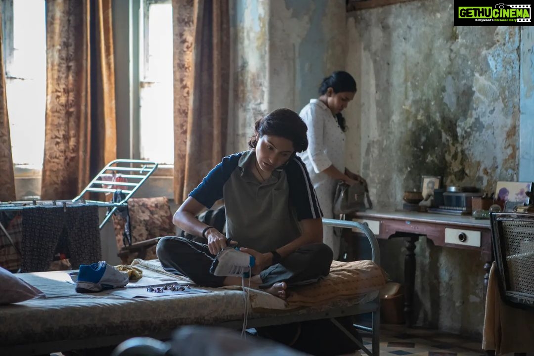 Anushka Sharma Instagram - Getting into her shoes and recreating the journey! 🎥🎞️ #ChakdaXpressOnNetflix #ComingSoon @jhulangoswami @renukash710 @official_mahesh_thakur @anshul14chauhan @officialcsfilms @kans26 @prositroy @abhishek_baner_jee @pratik8shah @anishjohn83 @nikhelg9 @saurabhma @rajneesh5258 @lifaafa_ @veerakapuree @narenandbenedict @anti.casting @ankitmalik3