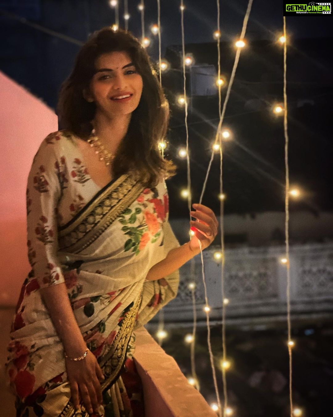 Anveshi Jain Instagram - #happydiwali #anveshijain #love #diwali #vibes #ootd #indian #instagram #bollywood #instagram