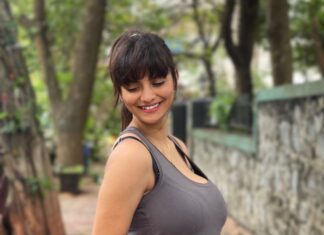 Anveshi Jain Instagram - What plans for Sunday?✨✨ . . . . . . #love #dayout #sunday #weekend #vibes #anveshijain #anveshi #instagood #instagram #ootd #candid India