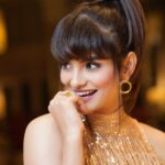 Anveshi Jain Instagram - Here is my recent look from my stage Dance performance I did in Colombo this week . After dancing on screen for Naa Peru Seesa , I am enjoying performing on stage even more and not just singing but also dancing 💃. . . . . . . #colombo #anveshijain #dance #performance #bollywood #bollywoodsongs #bling #gold #travel #event #shows #singing #performance Colombo, Sri Lanka