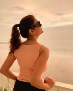 Anveshi Jain Instagram - Magic hour is just magic !!! ✨✨ . . . . . . . . #love #travel #photoshoot #photography #ootd #sunset #goldenhour #anveshijain #instagood #instagram #instadaily #ootd India
