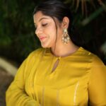 Aparna Balamurali Instagram - 💛 #3 📷 : @merin_georg Styling : @keepitstylish_by_ammu @styledbyammu Outfit : @zuleiha_by_shehazeen Make up : @rizwan_themakeupboy Jewellery : @pureallure.in