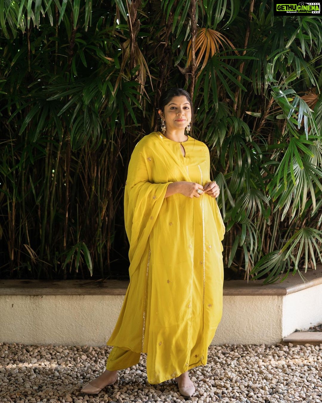 Aparna Balamurali Instagram - π Promotions for Sundari Gardens β¨ #3 π· : @merin_georg Styling : @keepitstylish_by_ammu @styledbyammu Outfit : @zuleiha_by_shehazeen Make up : @rizwan_themakeupboy Jewellery : @pureallure.in