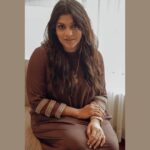 Aparna Balamurali Instagram - 🤎 📸 : @pournami_mukesh_photpgraphy Styling : @keepitstylish_by_ammu @styledbyammu Outfit : @korvaiindia Make up : @aikahairandmakeup Jewellery : @antegra_diaries