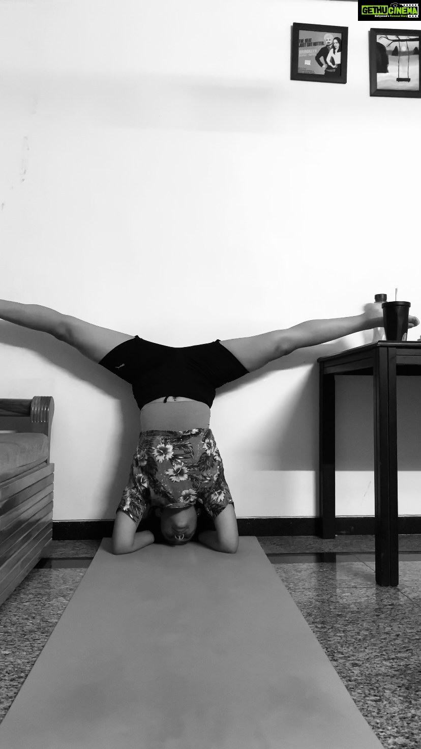 Apoorva Arora Instagram - Recorded a part of my practice today 🧘♀️ And like I always say, it ain’t much but it’s honest work 💪 (it is actually quite a bit but I’m being modest hehe) wish I’d recorded the split better though🤦♀️