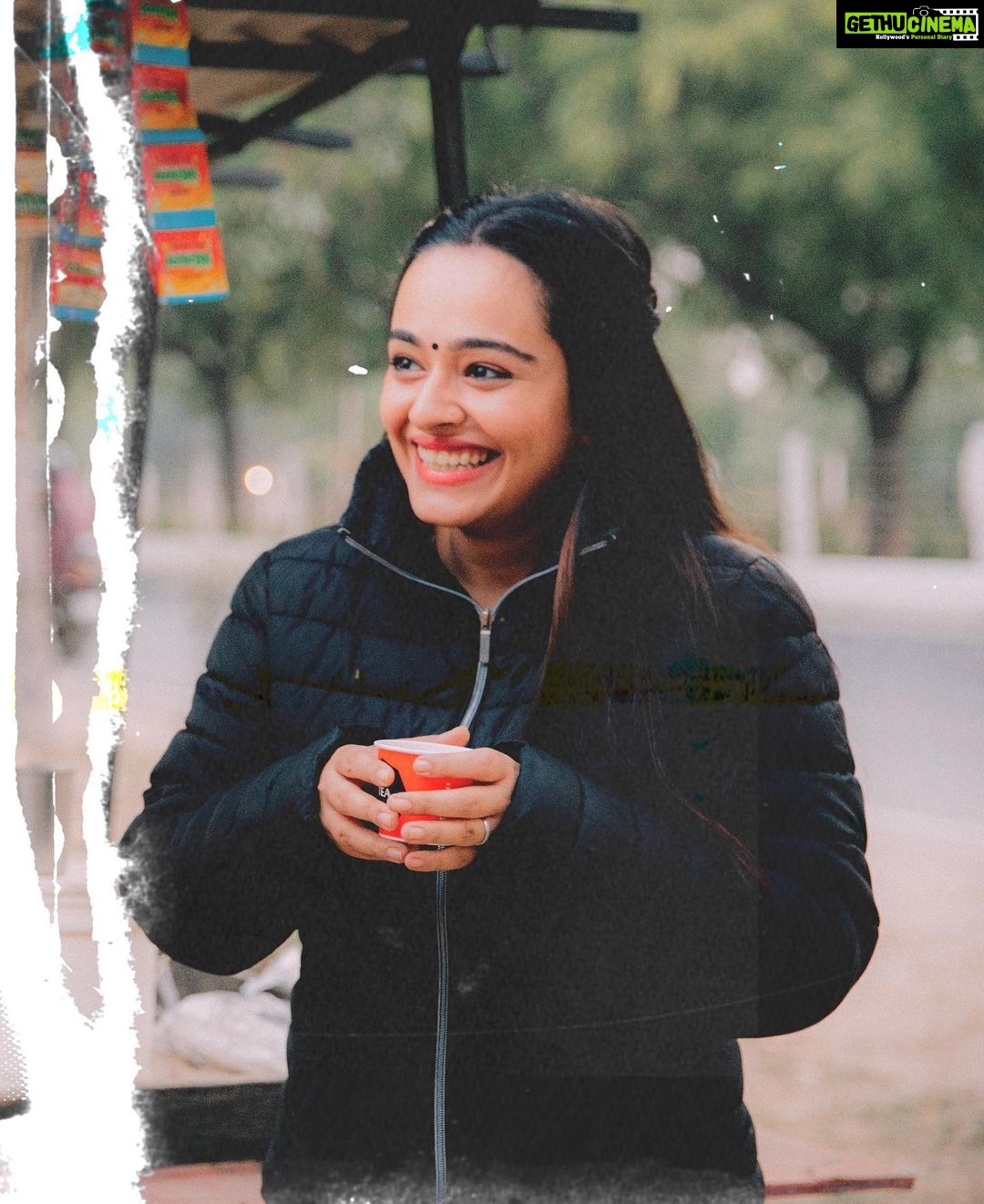 Apoorva Arora Instagram - As happy as Bhavna in this picture to see the overwhelming response to Badboli Bhavna ♥️🙏