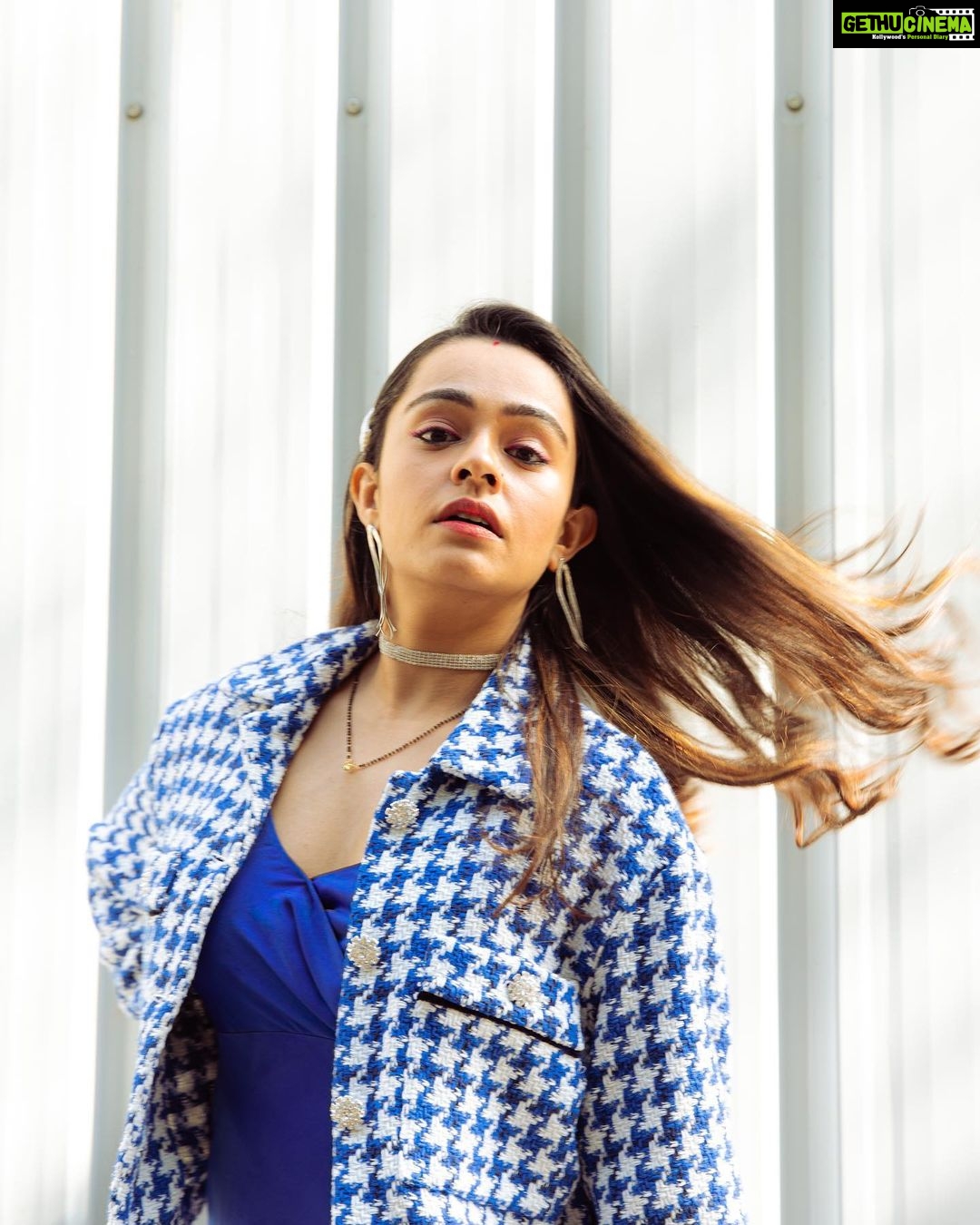 Apoorva Arora Instagram - Did you guys meet Bhavna yet? Watch my short film ‘Badboli Bhavna’ on Amazon mini tv RIGHT NOW! Director- @pranjal.dua Writers- @prawnchilli @ma_jyotanwaali Starring- @apooarora @ankushbahuguna