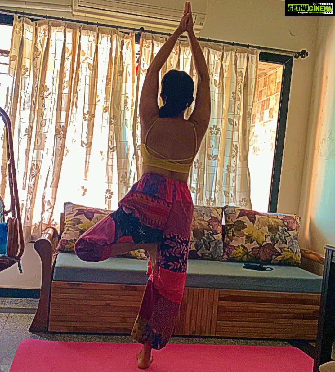 Apoorva Arora Instagram - Joining yoga with @pallavi.kedia has been a blessing ♥️ I’m still a work in progress and always will be, but whatever little improvements I make everyday mean a lot to me. To better health, intrinsic happiness and fulfilling small goals everyday 🥂 (they need to make a smoothie emoji) #internationalyogaday
