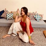 Apoorva Arora Instagram – हमारा इश्क़ तो पाक था ना, मियाँ?

#iykyk