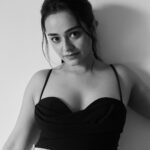 Apoorva Arora Instagram - Wrapped up in layers 📸 @anurag_kabburphotography HMU- @glowzoh @makeupbyjanak