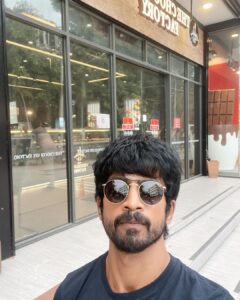 Arjun Das Instagram - Cos my trainer said I can’t eat anything from the store behind me ☹️