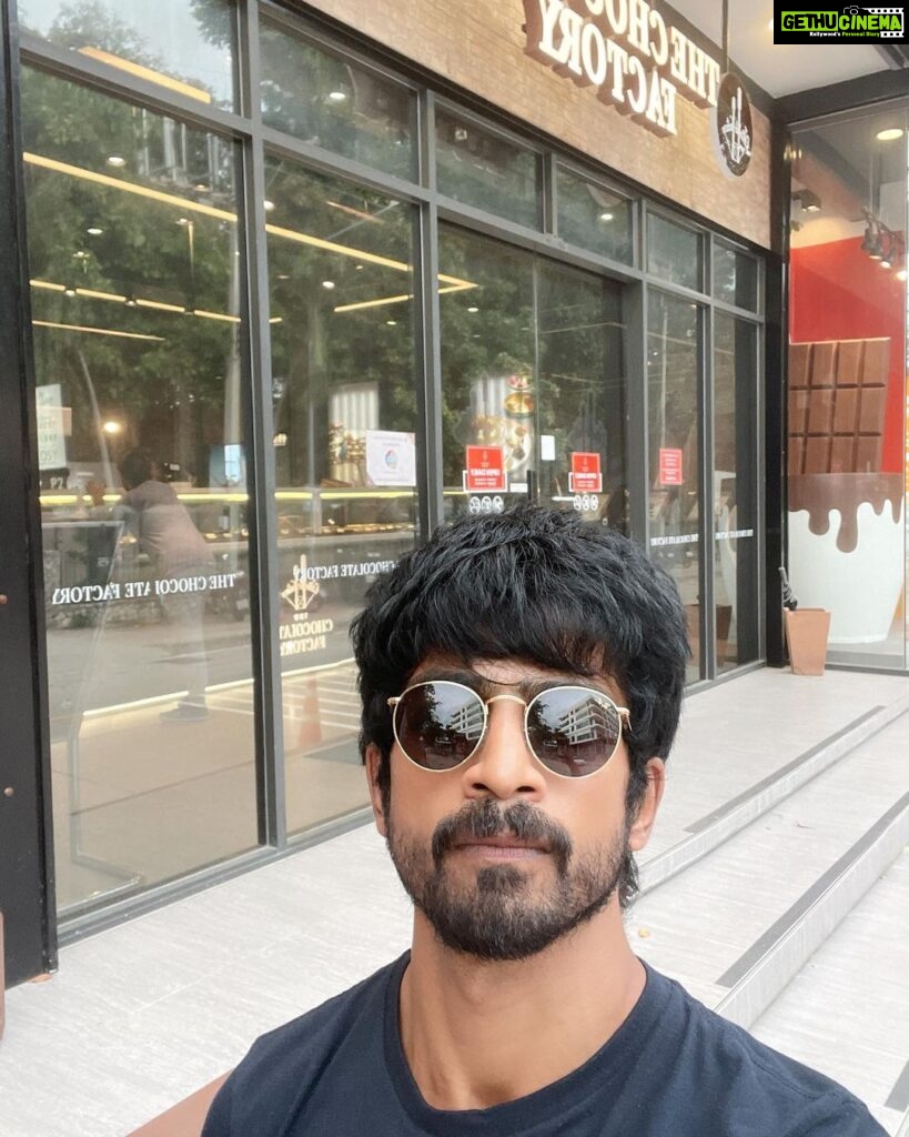 Arjun Das Instagram - Cos my trainer said I can’t eat anything from the store behind me ☹️