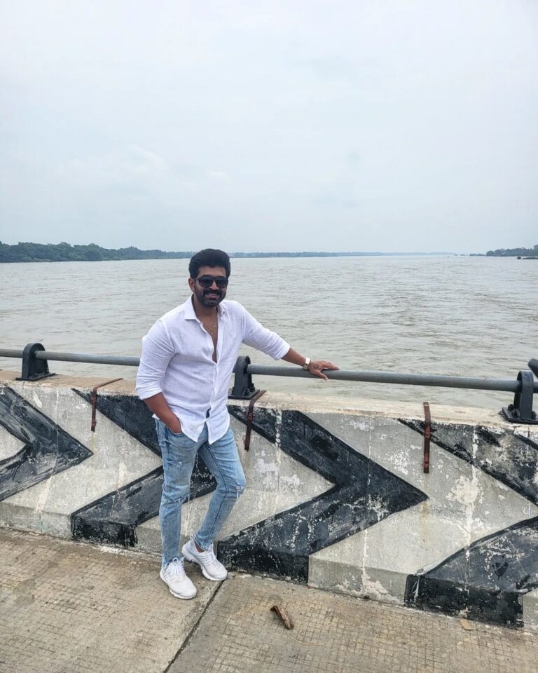 Arun Vijay Instagram - Hope to see our River Kaveri like this through out the year!! ❤️ #SinamPromotionalTour