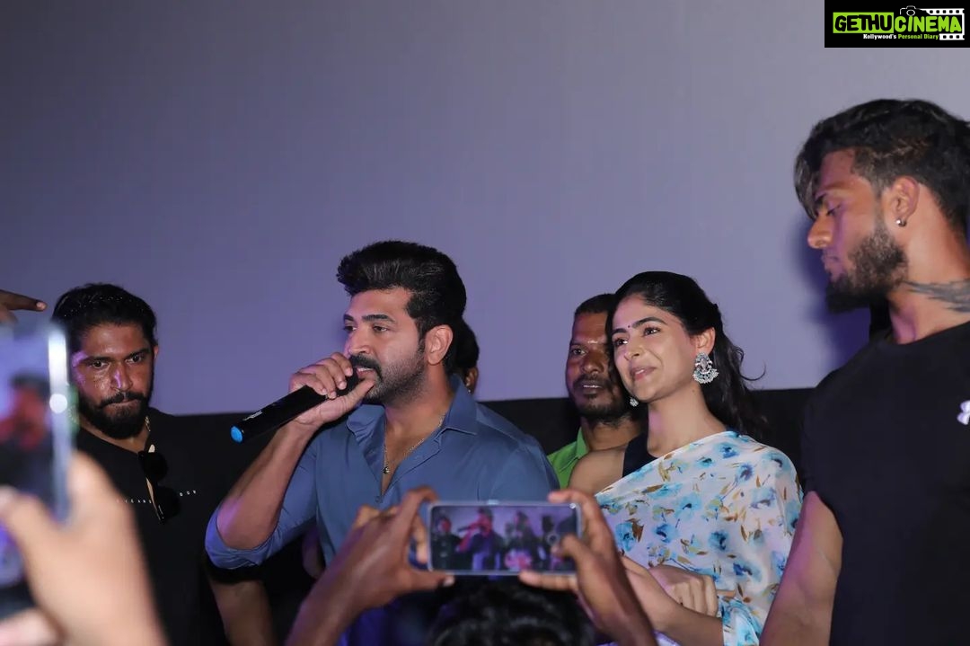 Arun Vijay Instagram - Always so heartwarming to come meet and even more special to watch/launch the trailer of #Sinam with fans!!β€οΈπ€ Thank you for the love #Coimbatore!!β€οΈππ½ #SinamPromotionalTour #SinamFromSept16th