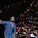 Arun Vijay Instagram - Always so heartwarming to come meet and even more special to watch/launch the trailer of #Sinam with fans!!❤️🤗 Thank you for the love #Coimbatore!!❤️🙏🏽 #SinamPromotionalTour #SinamFromSept16th