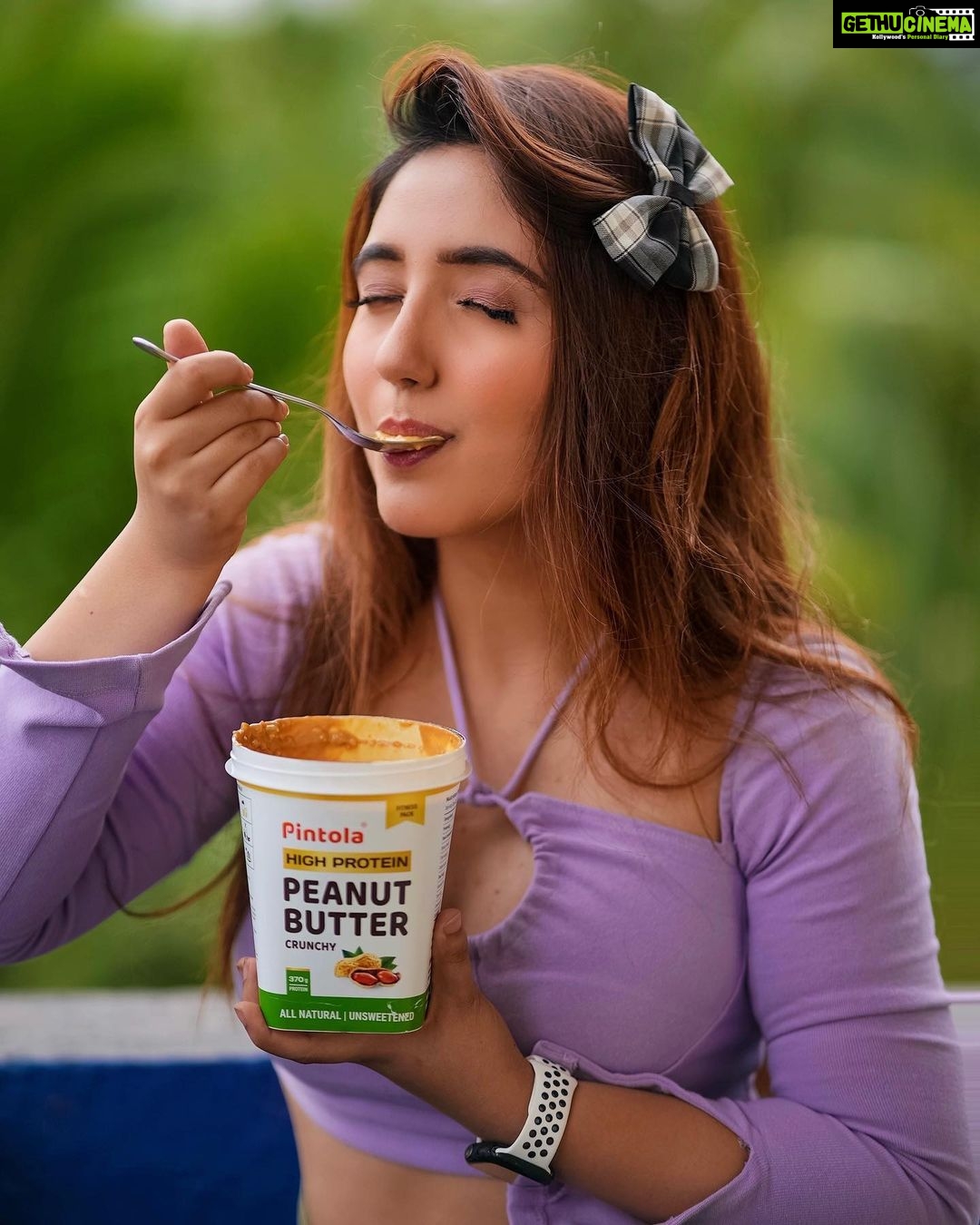 Ashnoor Kaur Instagram - Peanut butter so creamyyyy with the right amount of crunch, that I just canβt resist π€π» Grab my favourite all natural peanut butter today!! Available at pintola.in, Amazon and Flipkart π