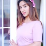 Ashnoor Kaur Instagram - Main vekhya bada bada na oh lakhaan vichon aave mainu💫 . . . #FashionTransition #transitionreel #Nasha #indianwear #traditionalwear #indiantransition #fashiononreels #reelitfeelit #explore