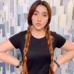 Ashnoor Kaur Instagram - #SauTarahKe buttering ke tareeke inke🤣 . . . #funnyreels #relatablereels #studentlife #studentteacher #reelyfunny #trending #studentlife #studentmemes #schoolmemes #schoollife
