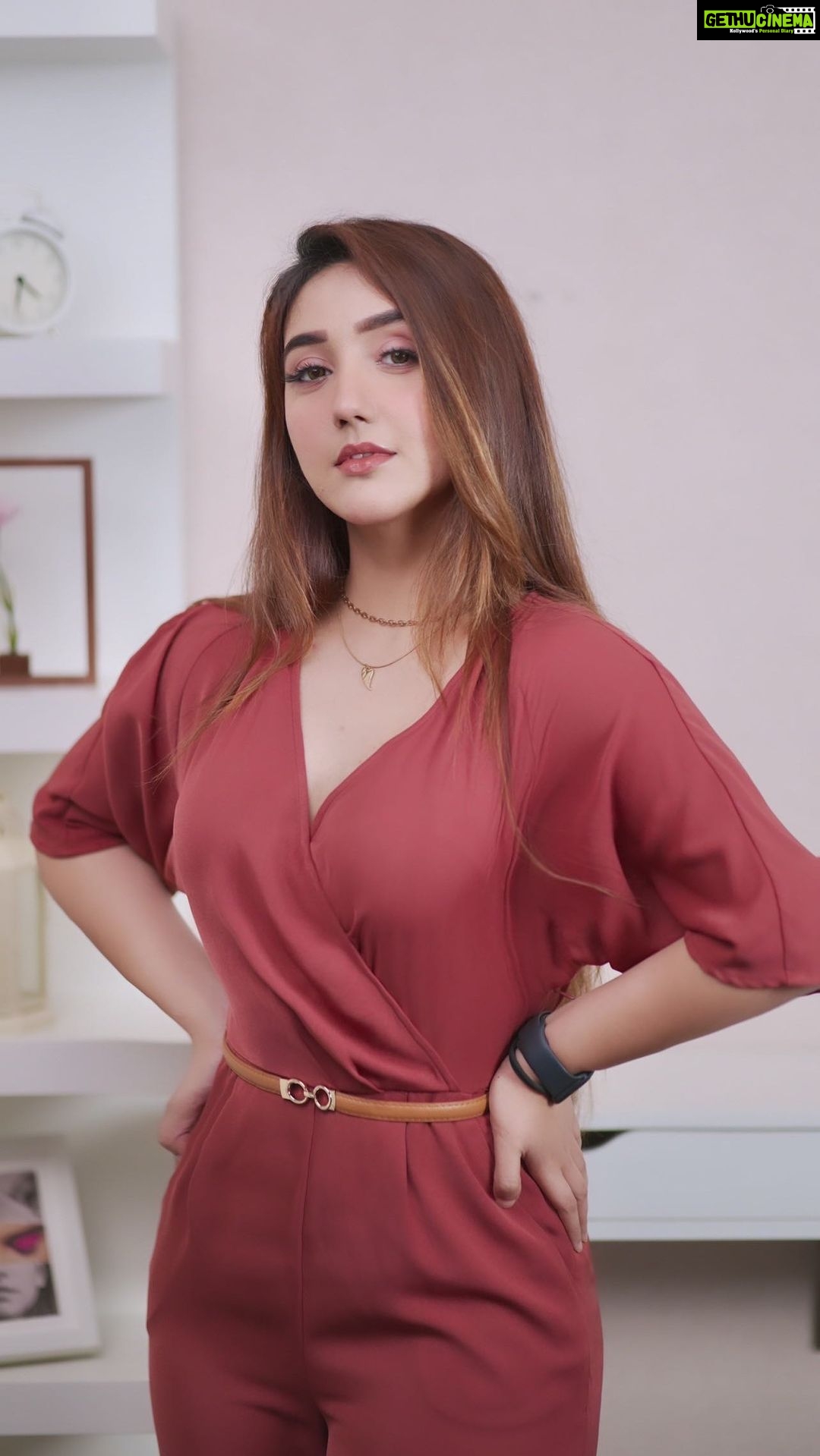 Ashnoor Kaur Instagram - Guyssss, I love being healthy these day 🤌🏻♥️ And why won’t I, @pintolapeanubutter has the tastiest range of high-protein peanut butter that has European peanut butter and super rich dark chocolate. I’m hungry againn! I’m going to go grab my jar, you should go grab yours too! 🫰🏻 Available on: pintola.in, Amazon & Flipkart