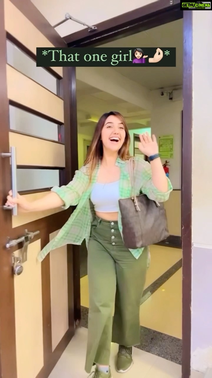 Ashnoor Kaur Instagram - Confession: I’m that girl, that girl is me🙈🤣 . . . #YouNeedToCalmDown #funnyreels #relatablereels #collegelife #collegegirls #collegereels #collegememes #morninglecture #explore #funny #reelitfeelit