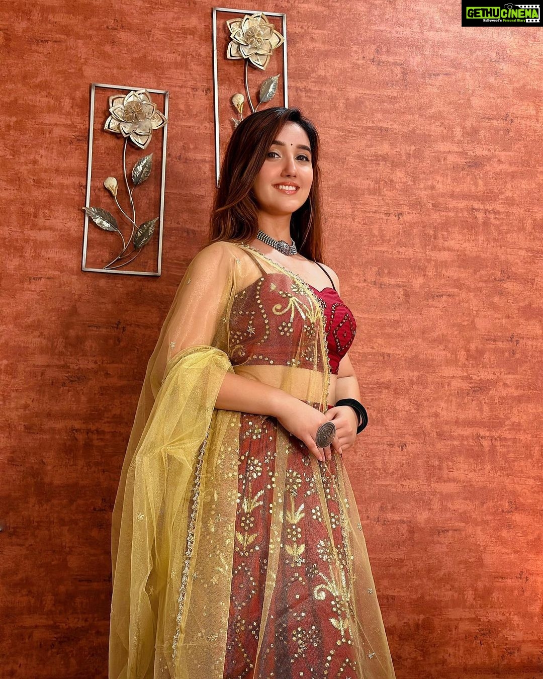 Ashnoor Kaur Instagram - #NavratriLook2022 ♥️ 1,2 or 3? . . . Wearing @manishkumar330_