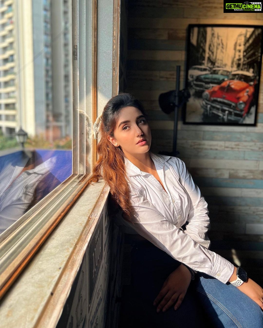 Ashnoor Kaur Instagram - Vieni que spesso?🤍 . . . Comment and guess which language is this!!!