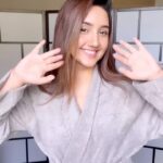 Ashnoor Kaur Instagram - A little #SkincareSunday 🤍 P.S. if it’s daytime, don’t forget your sunscreen🧴 . . . #skincaretips #skincareroutine #skincare #sundayskincare #selflove #selflovesunday #sundayvibes