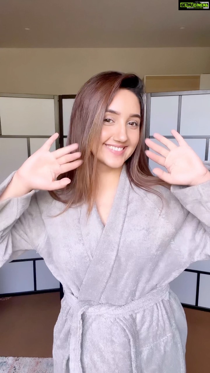 Ashnoor Kaur Instagram - A little #SkincareSunday 🤍 P.S. if it’s daytime, don’t forget your sunscreen🧴 . . . #skincaretips #skincareroutine #skincare #sundayskincare #selflove #selflovesunday #sundayvibes