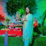 Ashnoor Kaur Instagram - Ganpati bappa, morya🤍 #HappyGaneshChaturthi 💫 . . Wearing @lavanyathelabel