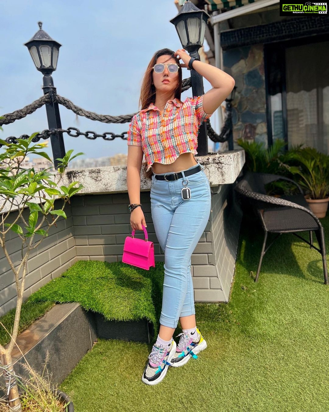 Ashnoor Kaur Instagram - Waiting for 5pm, tomorrow like👀🧿🤍