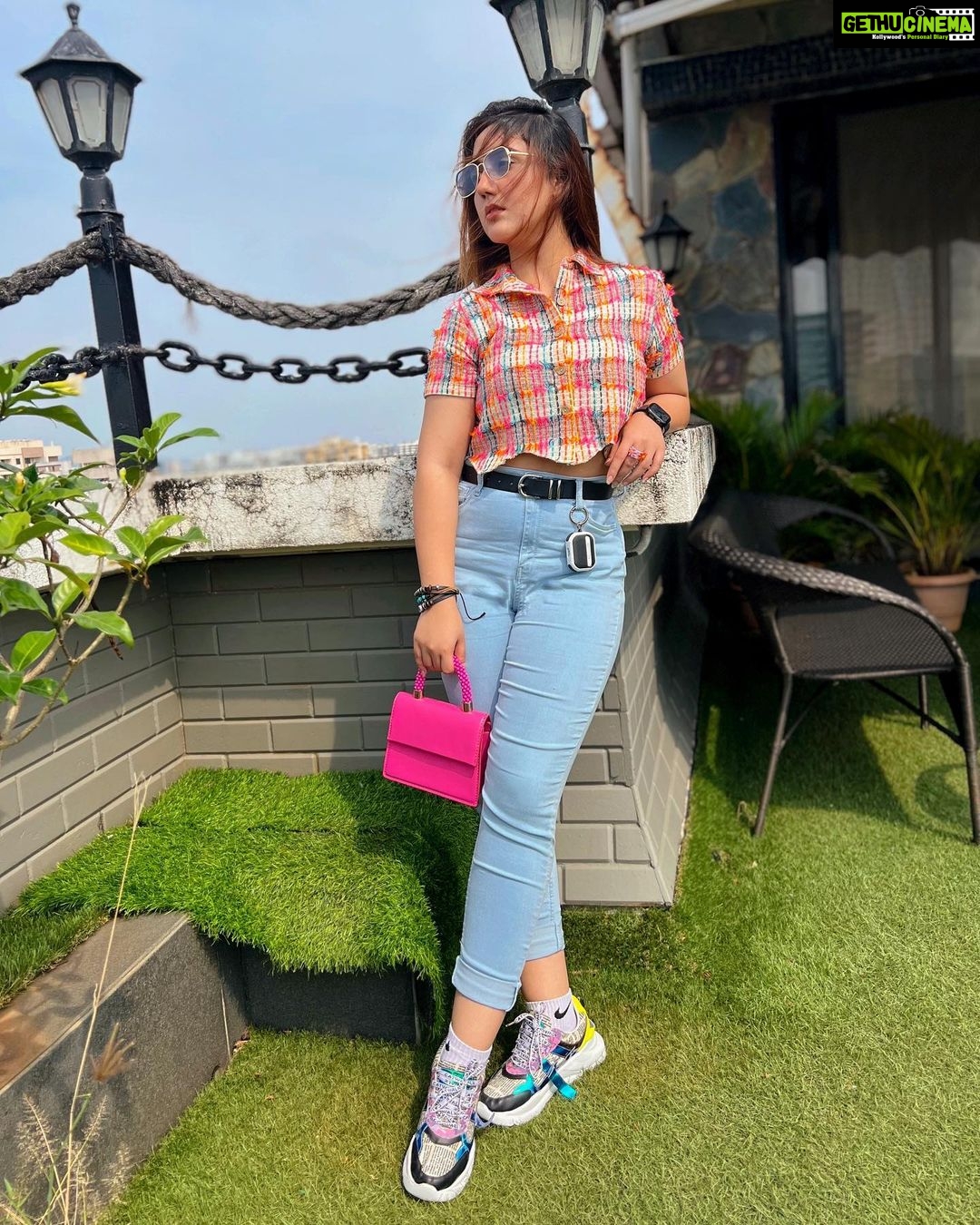 Ashnoor Kaur Instagram - Waiting for 5pm, tomorrow like👀🧿🤍