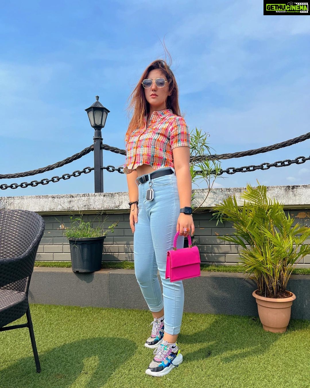 Ashnoor Kaur Instagram - Waiting for 5pm, tomorrow like👀🧿🤍