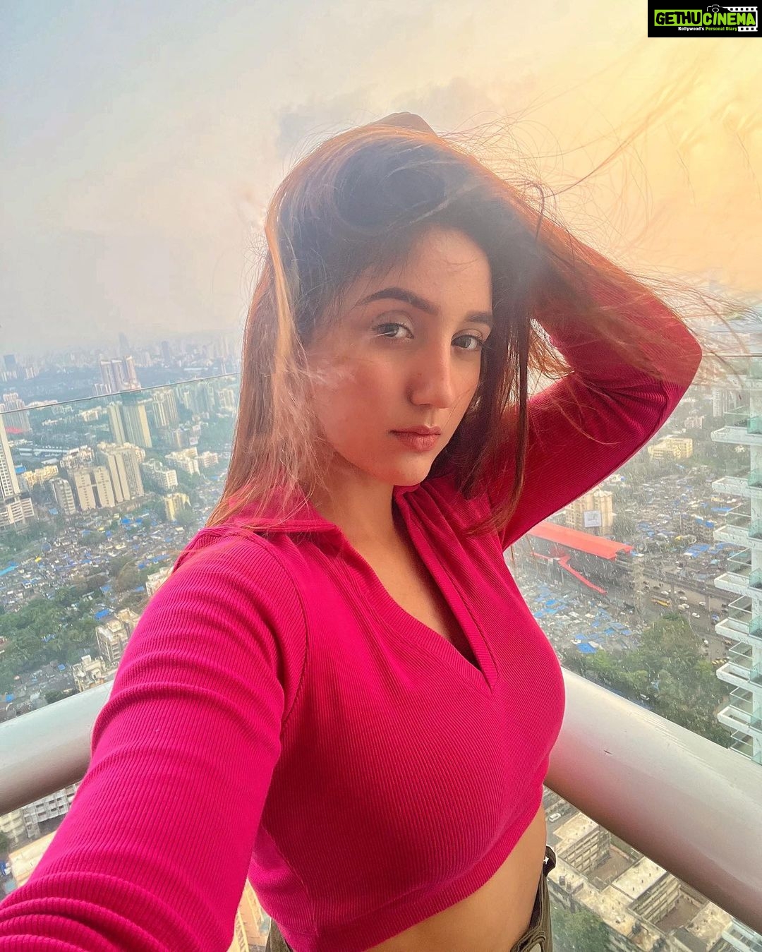 Ashnoor Kaur Instagram - Windy days, Sunkissed face… But the wind gushing through my hair like a blaze💨 (P.S. DONT miss the last picture🤣)