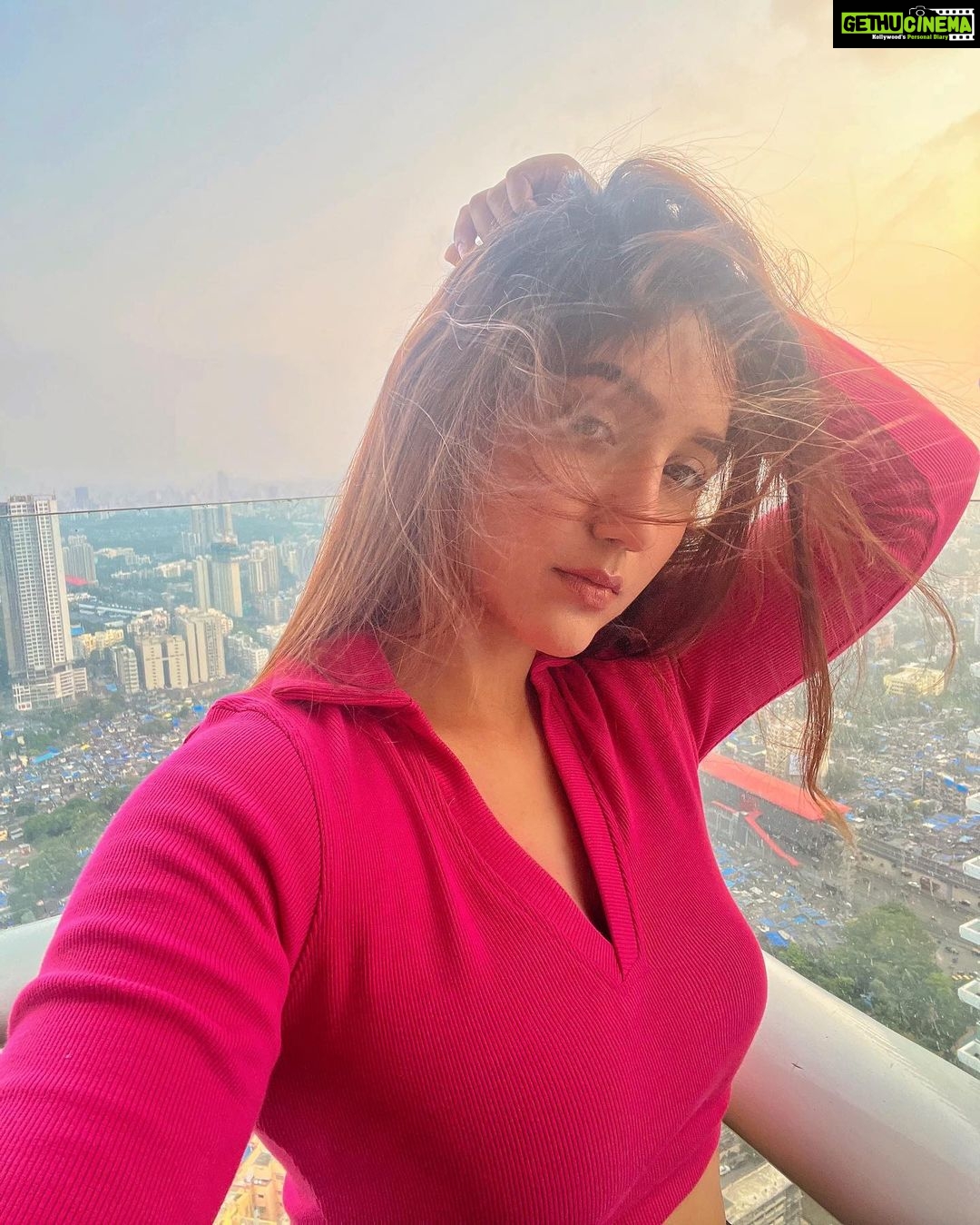 Ashnoor Kaur Instagram - Windy days, Sunkissed face… But the wind gushing through my hair like a blaze💨 (P.S. DONT miss the last picture🤣)